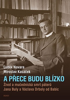 obálka: A přece budu blízko - Život a mučednická smrt páterů Jana Buly a Václava Drboly od Babic