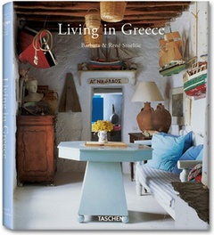 obálka: Living in Greece